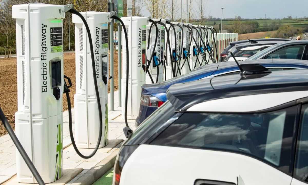 Government announces new EV charge point rules