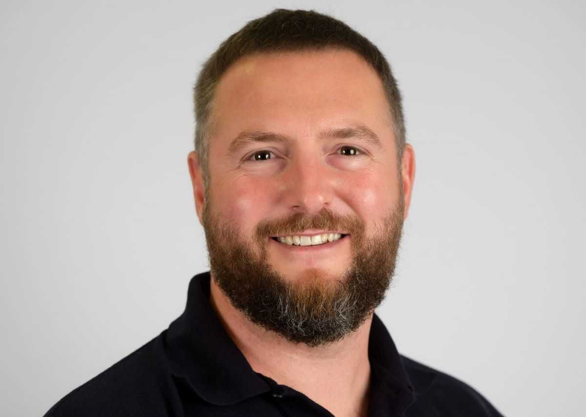 Record first half for moDel and 1m vehicle handovers in sight