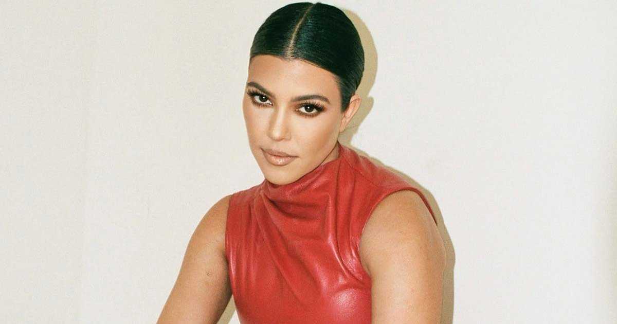 Kourtney Kardashian Shows Off Her Baby Bump In Elevator Selfie