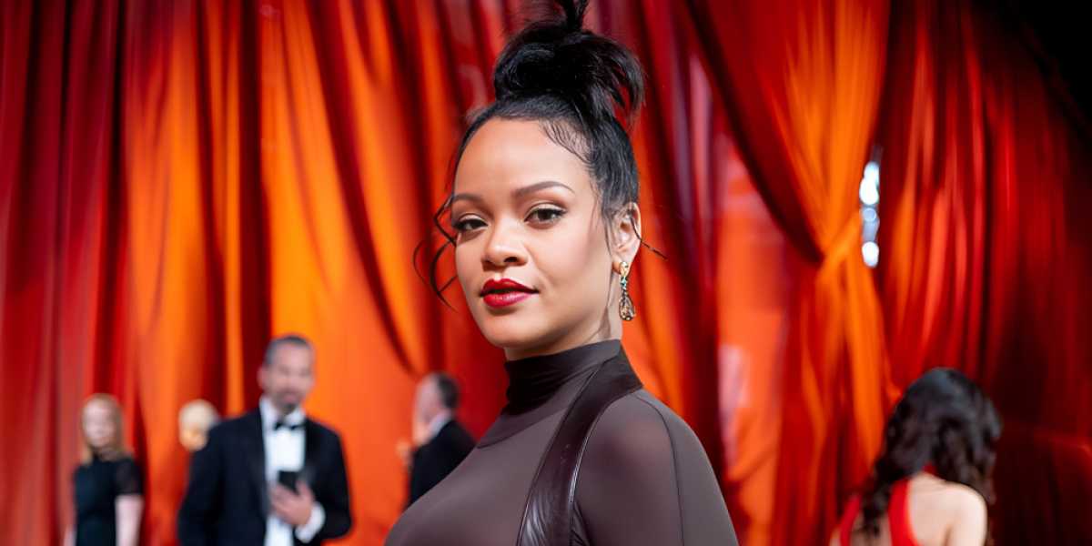 Pregnant Rihanna Cools Down With Snow Cone Treats In Barbados