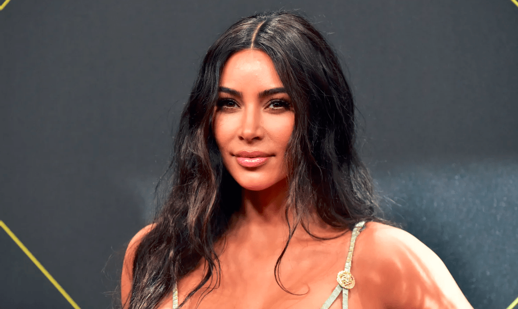 Kim Kardashian’s Natural Look For Christmas Eve Party (Pics)