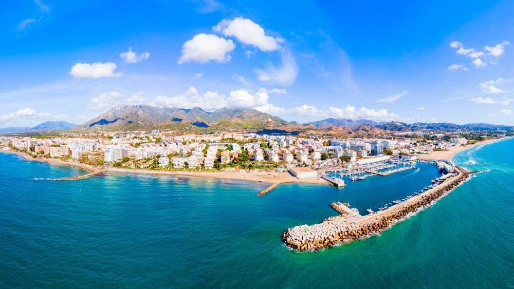 The £2.1billion coastal train that could connect two popular Spanish holiday destinations